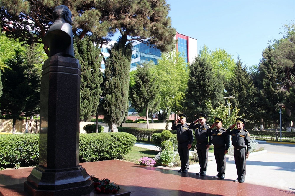 Azərbaycan Ordusunda Ümummilli Lider Heydər Əliyevin anadan olmasının 103-cü ildönümü qeyd edilib (FOTO/VİDEO)