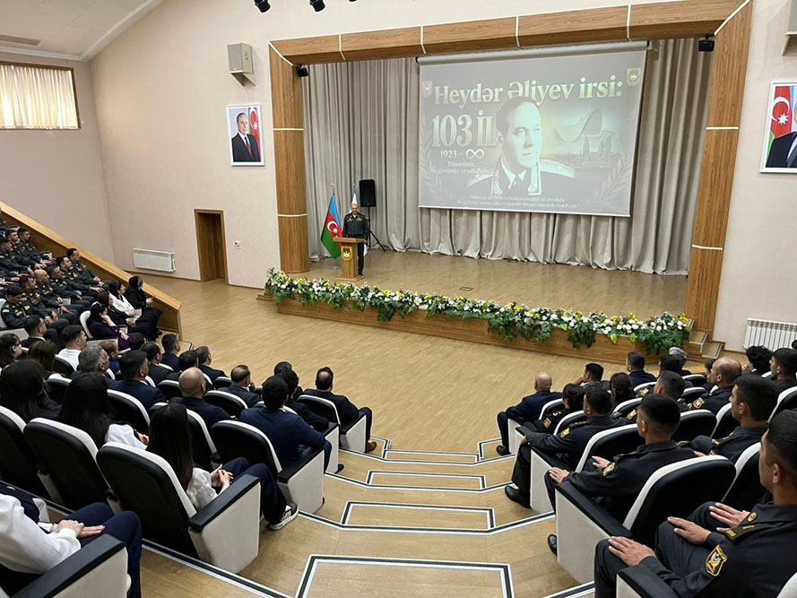 Azərbaycan Ordusunda Ümummilli Lider Heydər Əliyevin anadan olmasının 103-cü ildönümü qeyd edilib (FOTO/VİDEO)