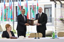 Prezident İlham Əliyev Zəngilan şəhərində sakinlərlə görüşüb, “Zangilan City Park Hotel”in təməlini qoyub (FOTO)