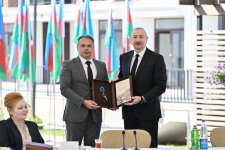 Prezident İlham Əliyev Zəngilan şəhərində sakinlərlə görüşüb, “Zangilan City Park Hotel”in təməlini qoyub (FOTO)