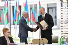 Prezident İlham Əliyev Zəngilan şəhərində sakinlərlə görüşüb, “Zangilan City Park Hotel”in təməlini qoyub (FOTO)
