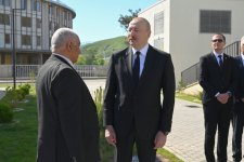 Prezident İlham Əliyev Zəngilan şəhərində sakinlərlə görüşüb, “Zangilan City Park Hotel”in təməlini qoyub (FOTO)