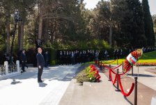 Səhiyyə Nazirliyinin rəhbərliyi və kollektivi ümummilli lider Heydər Əliyevin əziz xatirəsini ehtiramla yad edib (FOTO)