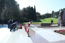 Səhiyyə Nazirliyinin rəhbərliyi və kollektivi ümummilli lider Heydər Əliyevin əziz xatirəsini ehtiramla yad edib (FOTO)
