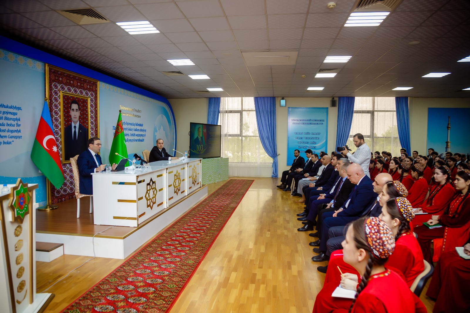 Türkmənistanda Ümummilli Lider Heydər Əliyevin anadan olmasının 103-cü ildönümü qeyd olunub (FOTO)