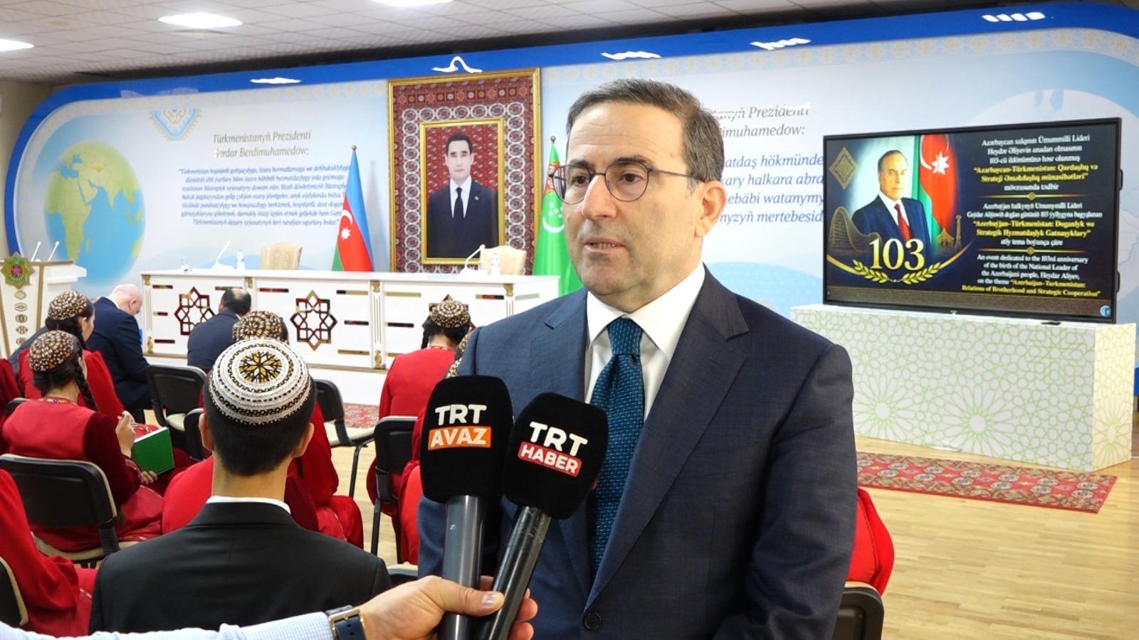 Türkmənistanda Ümummilli Lider Heydər Əliyevin anadan olmasının 103-cü ildönümü qeyd olunub (FOTO)