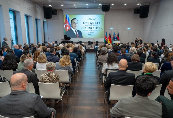 Berlində Ulu Öndər Heydər Əliyevin anadan olmasının 103-cü ildönümü qeyd edilib (FOTO)