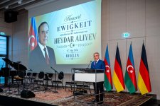 Berlində Ulu Öndər Heydər Əliyevin anadan olmasının 103-cü ildönümü qeyd edilib (FOTO)