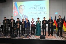 Berlində Ulu Öndər Heydər Əliyevin anadan olmasının 103-cü ildönümü qeyd edilib (FOTO)