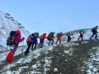 FHN-in əməkdaşı Heydər Əliyev zirvəsinə yürüş edib (FOTO)