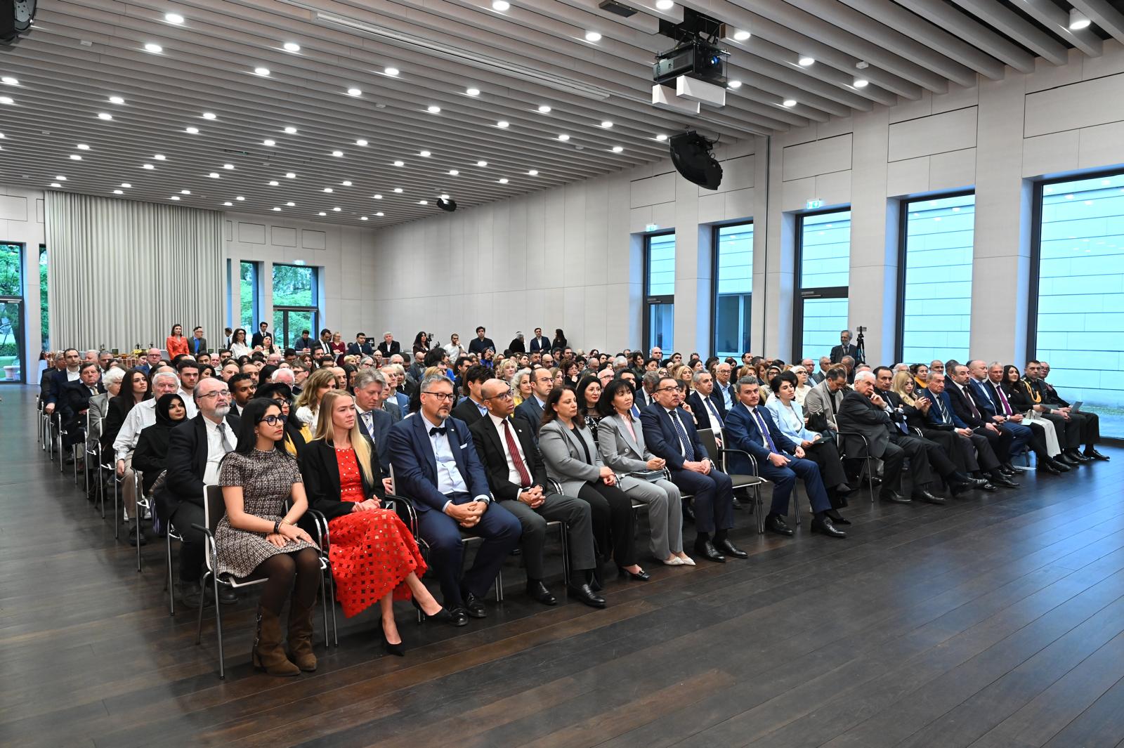 Berlində Ulu Öndər Heydər Əliyevin anadan olmasının 103-cü ildönümü qeyd edilib (FOTO)