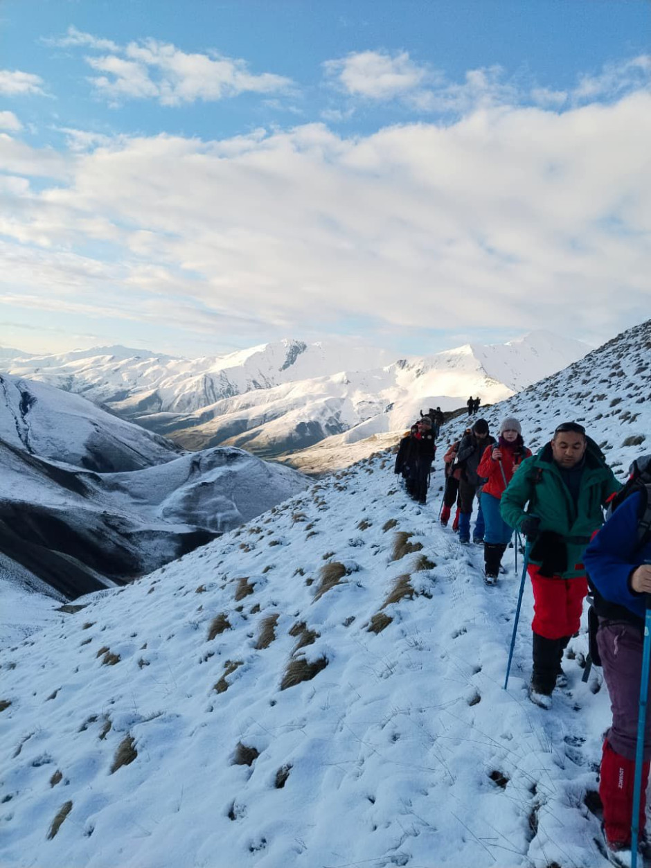 FHN-in əməkdaşı Heydər Əliyev zirvəsinə yürüş edib (FOTO)