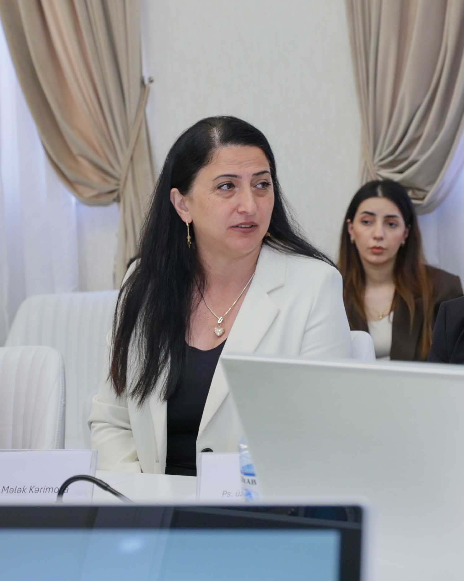 Universitetlərdə psixoloji xidmətin təşkilində beynəlxalq təcrübə və UNEC modeli müzakirə olunub (FOTO)
