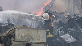 Lökbatandakı yanğının söndürülməsinə 40 texnika, 2 helikopter cəlb olunub (FOTO/VİDEO) (YENİLƏNİB)