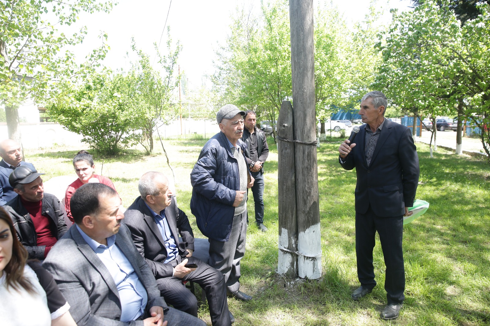 Xaçmazın Əhmədoba kəndində sakinlərin müraciət və təklifləri dinlənilib (FOTO)