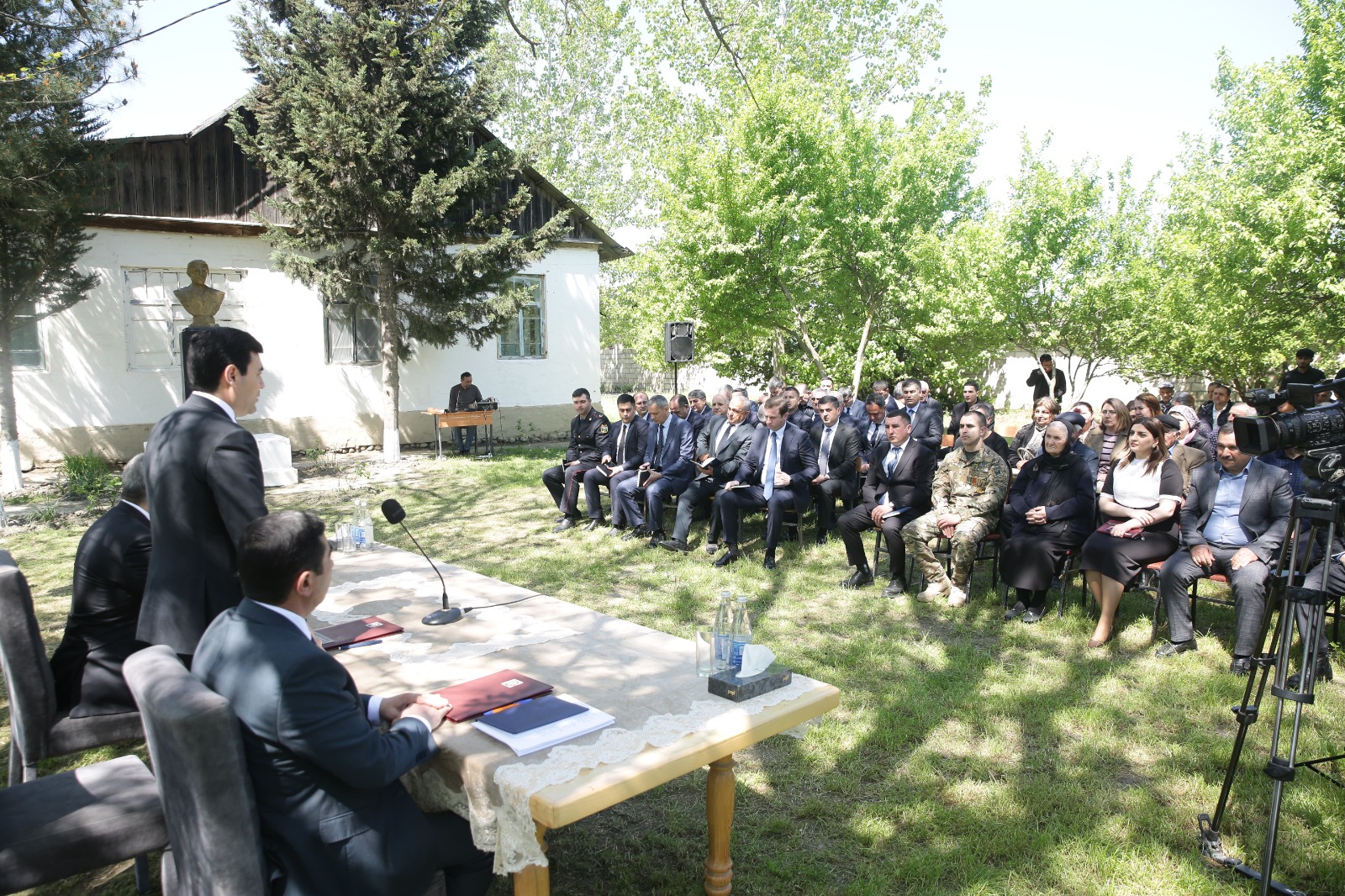 Xaçmazın Əhmədoba kəndində sakinlərin müraciət və təklifləri dinlənilib (FOTO)
