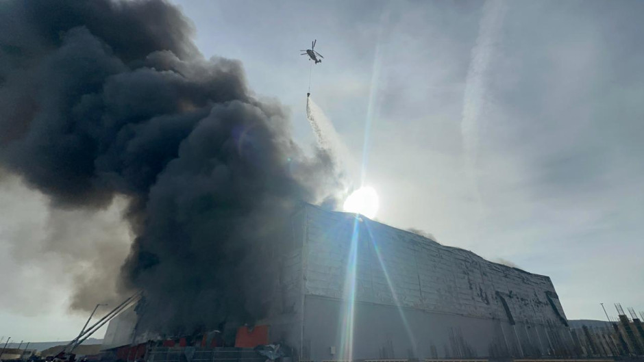 Lökbatandakı yanğının söndürülməsinə 40 texnika, 2 helikopter cəlb olunub (FOTO/VİDEO) (YENİLƏNİB)