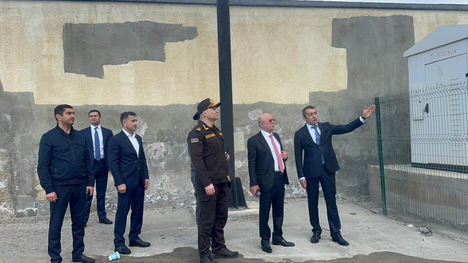 Lökbatandakı yanğının söndürülməsinə 40 texnika, 2 helikopter cəlb olunub (FOTO/VİDEO) (YENİLƏNİB)
