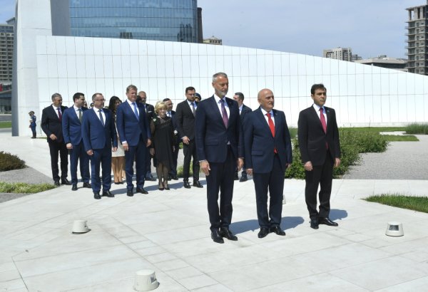 Slovakiya Milli Şurasının sədri Zəfər parkını ziyarət edib (FOTO)