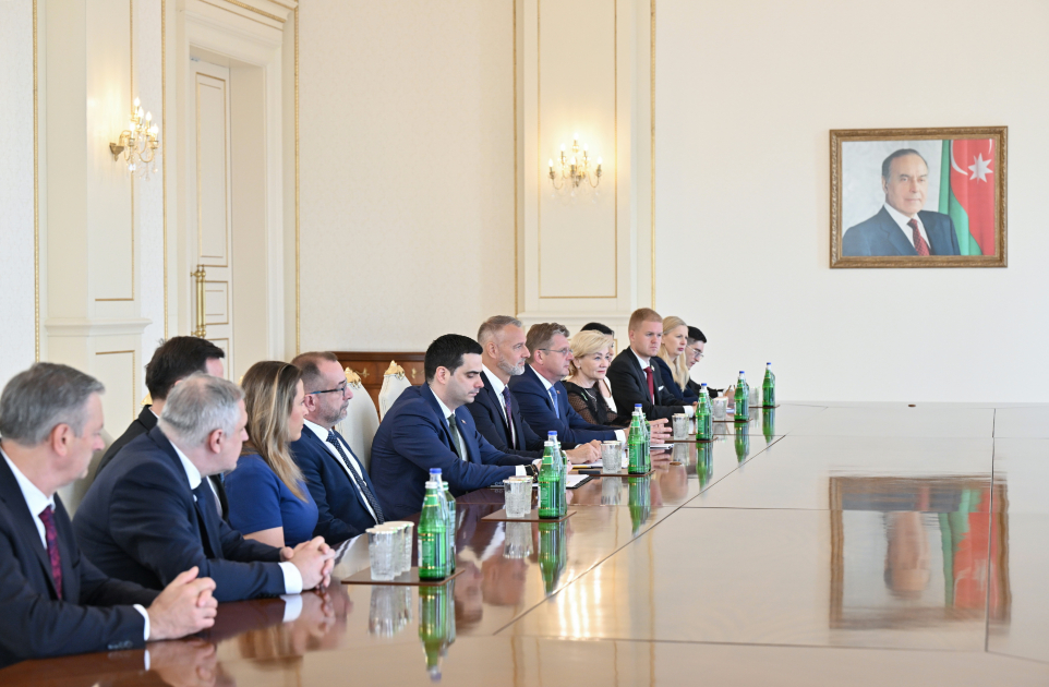 Prezident İlham Əliyev Slovakiya Milli Şurası sədrinin başçılıq etdiyi nümayəndə heyətini qəbul edib (FOTO)