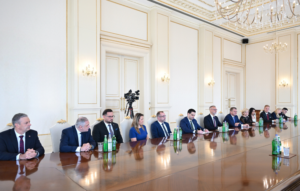 Prezident İlham Əliyev Slovakiya Milli Şurası sədrinin başçılıq etdiyi nümayəndə heyətini qəbul edib (FOTO)