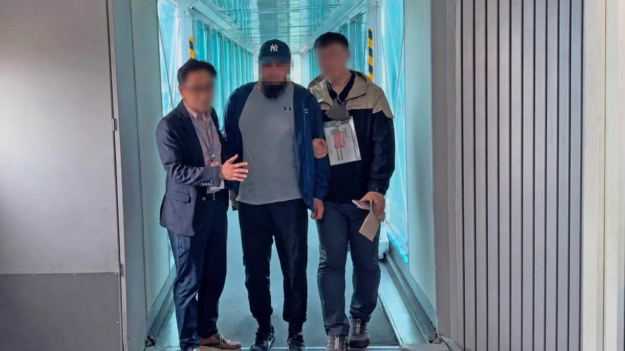 Qazaxıstanın xüsusi təyinatlıları terrorda şübhəli bilinən şəxsləri ölkəyə gətiriblər (FOTO)