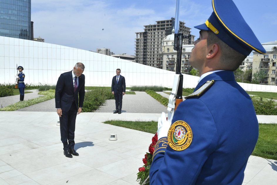 Slovakiya Milli Şurasının sədri Zəfər parkını ziyarət edib (FOTO)