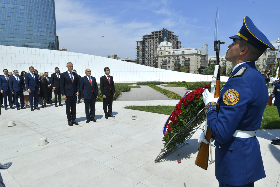 Slovakiya Milli Şurasının sədri Zəfər parkını ziyarət edib (FOTO)