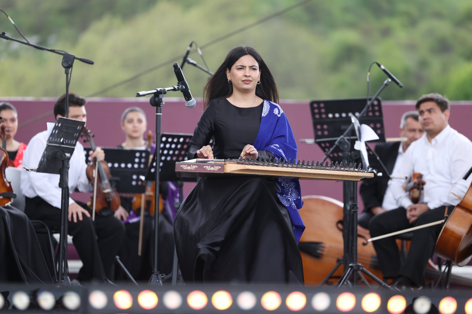 Beynəlxalq Xarıbülbül Festivalı çərçivəsində Şuşada Qarabağ Universitetinin tələbələrinin konserti keçirilib (FOTO)