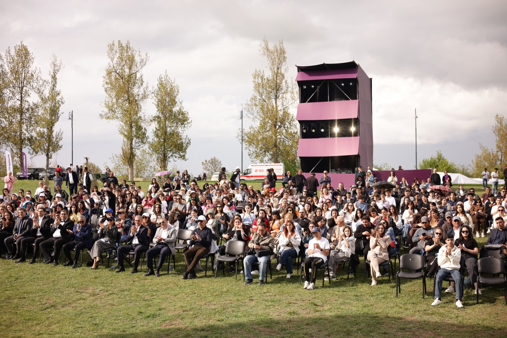 Beynəlxalq Xarıbülbül Festivalı çərçivəsində Şuşada Qarabağ Universitetinin tələbələrinin konserti keçirilib (FOTO)