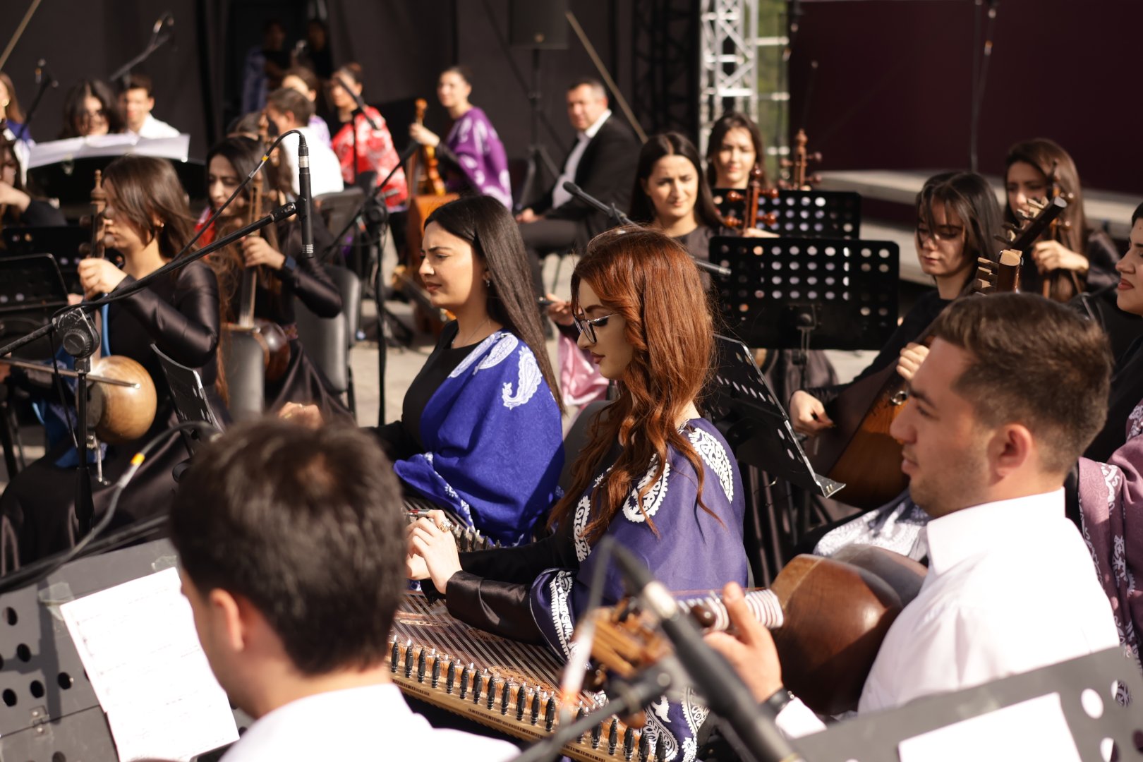 Beynəlxalq Xarıbülbül Festivalı çərçivəsində Şuşada Qarabağ Universitetinin tələbələrinin konserti keçirilib (FOTO)