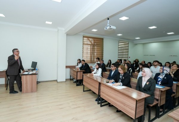 Azərbaycan İlahiyyat İnstitutunda “Ailə dəyərləri” mövzusunda açıq dərs keçirilib (FOTO)