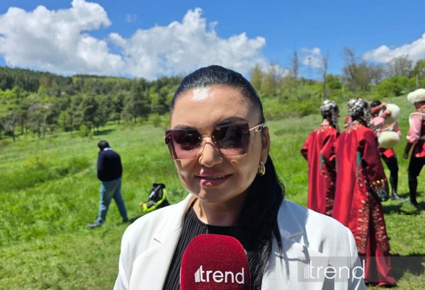 "Xarıbülbül" festivalı xalqlarımızı birləşdirir - Özbəkistandan olan iştirakçı