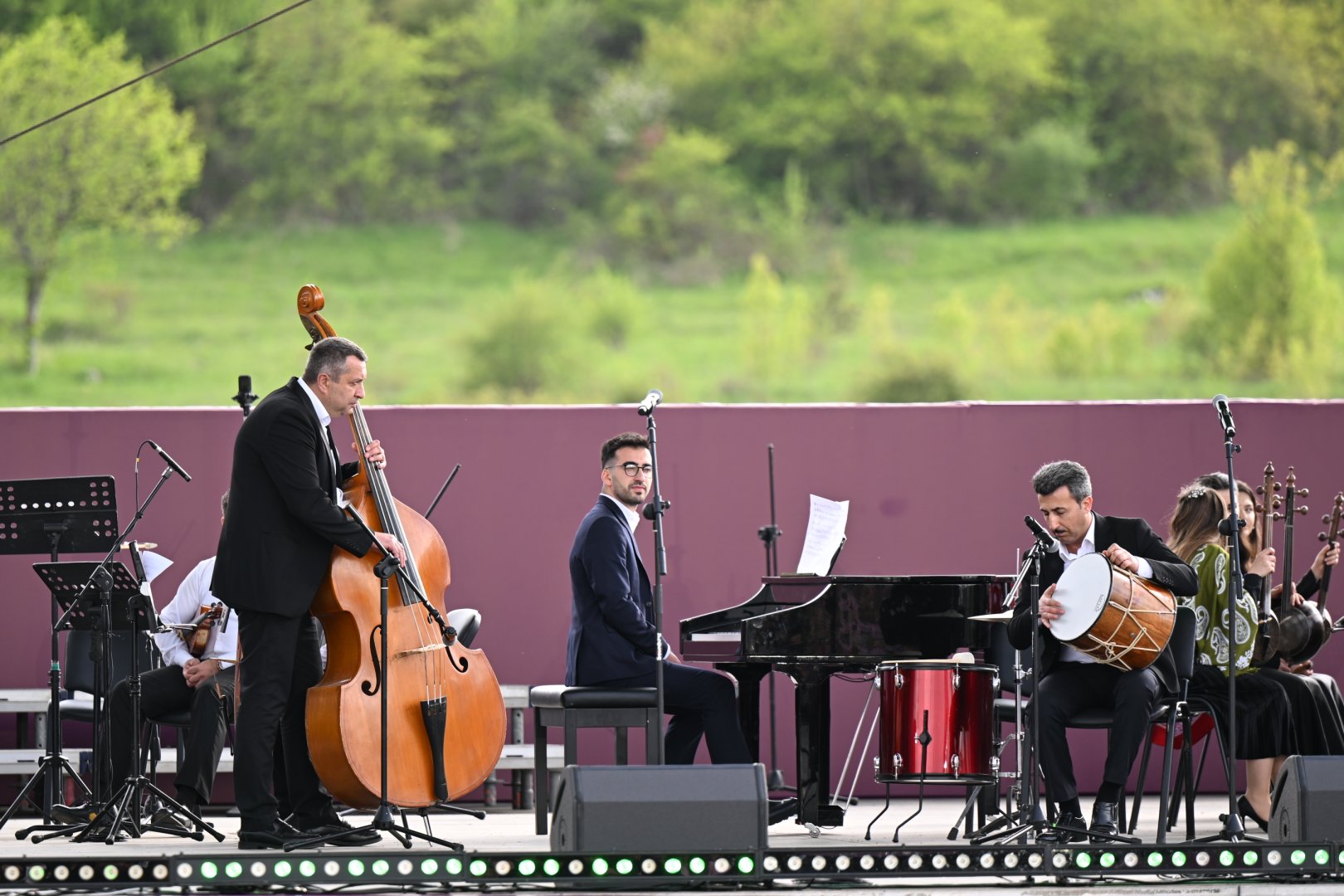 Beynəlxalq Xarıbülbül Festivalı çərçivəsində Şuşada Qarabağ Universitetinin tələbələrinin konserti keçirilib (FOTO)