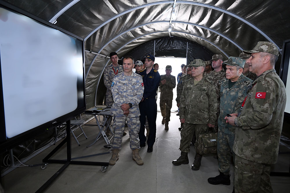 General-leytenant Azər Əliyev “EFES - 2026”-nın keçirildiyi ərazi ilə tanış olub (FOTO)