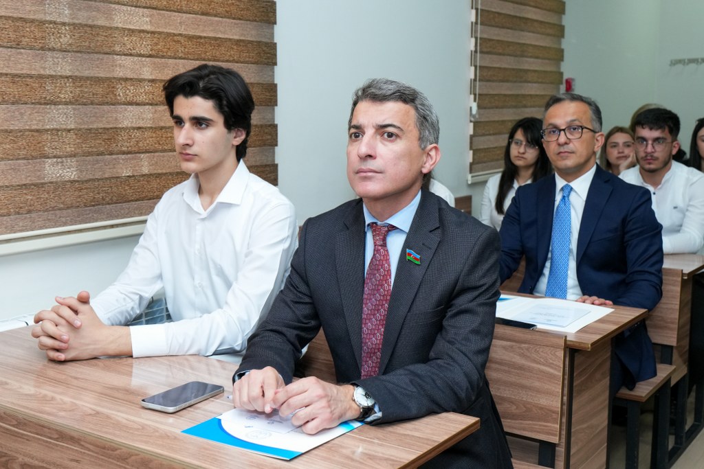 Azərbaycan İlahiyyat İnstitutunda “Ailə dəyərləri” mövzusunda açıq dərs keçirilib (FOTO)