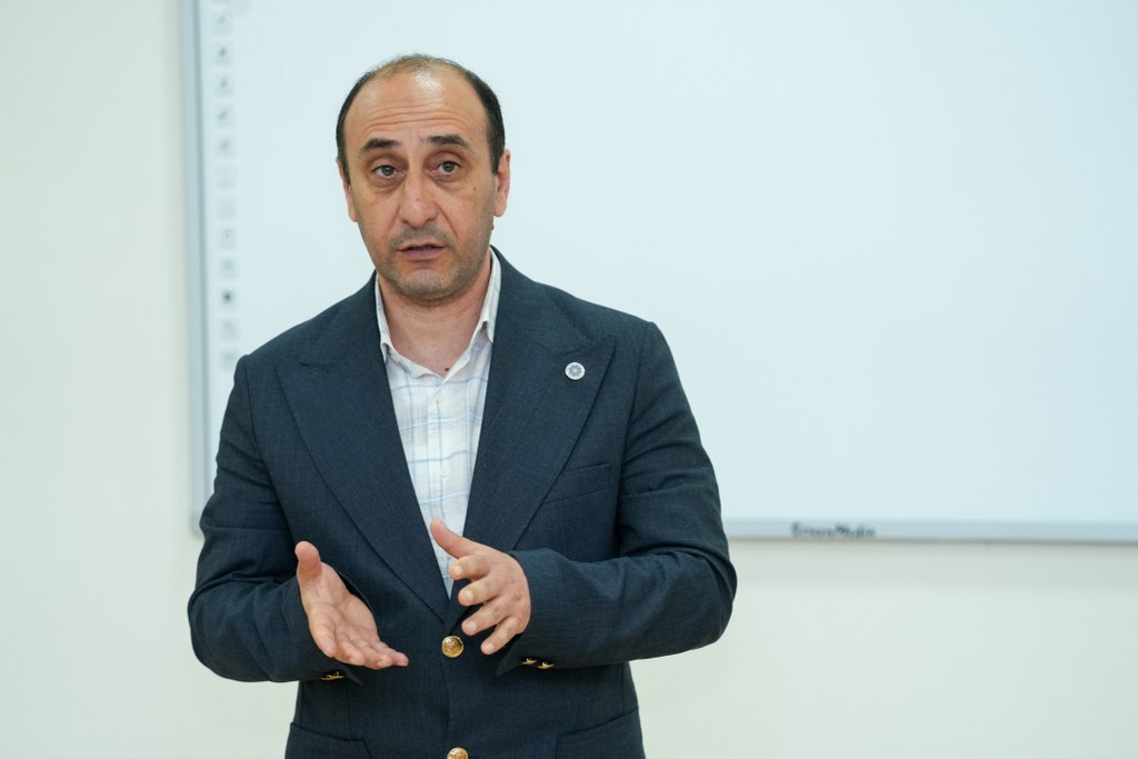 Azərbaycan İlahiyyat İnstitutunda “Ailə dəyərləri” mövzusunda açıq dərs keçirilib (FOTO)