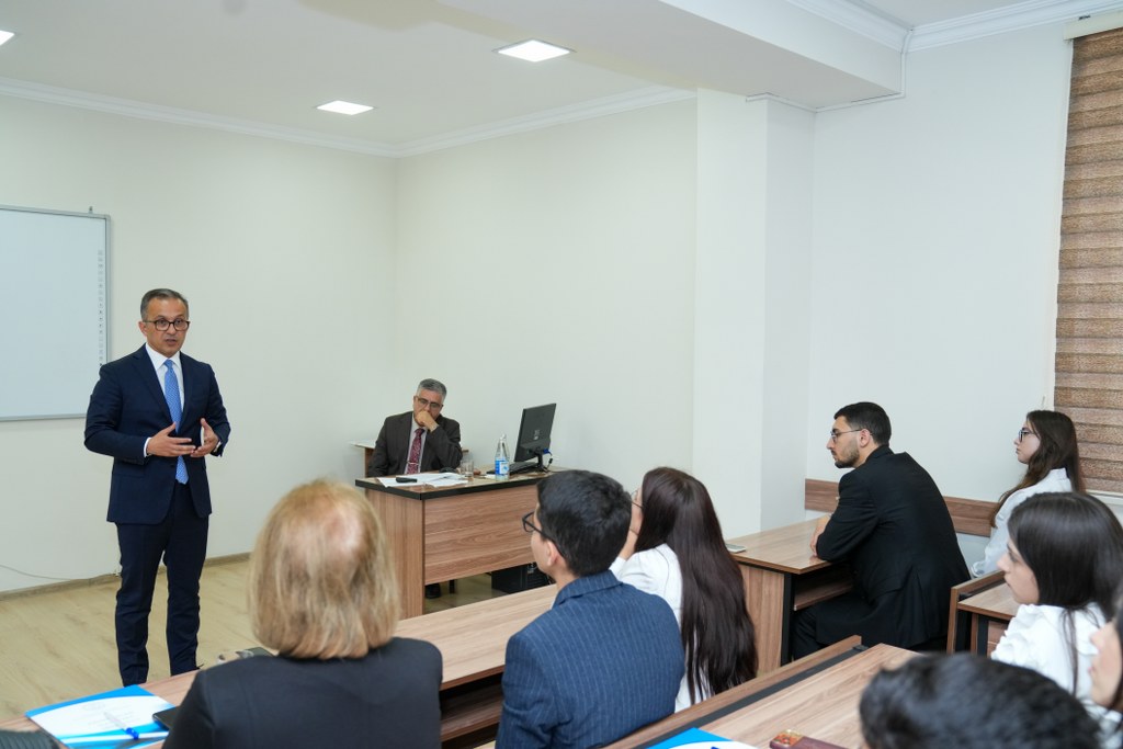 Azərbaycan İlahiyyat İnstitutunda “Ailə dəyərləri” mövzusunda açıq dərs keçirilib (FOTO)