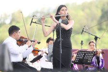 Beynəlxalq Xarıbülbül Festivalı çərçivəsində Şuşada Qarabağ Universitetinin tələbələrinin konserti keçirilib (FOTO)