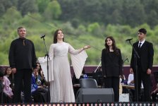 Beynəlxalq Xarıbülbül Festivalı çərçivəsində Şuşada Qarabağ Universitetinin tələbələrinin konserti keçirilib (FOTO)