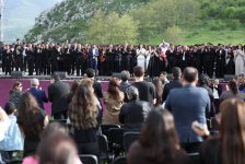 Beynəlxalq Xarıbülbül Festivalı çərçivəsində Şuşada Qarabağ Universitetinin tələbələrinin konserti keçirilib (FOTO)