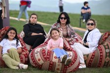 Beynəlxalq Xarıbülbül Festivalı çərçivəsində Şuşada Qarabağ Universitetinin tələbələrinin konserti keçirilib (FOTO)