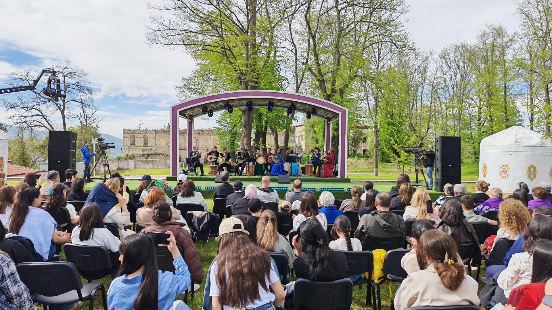 “Xarıbülbül” festivalı Səkinə İsmayılova və tələbələrinin konserti ilə başa çatıb (FOTO/VİDEO)