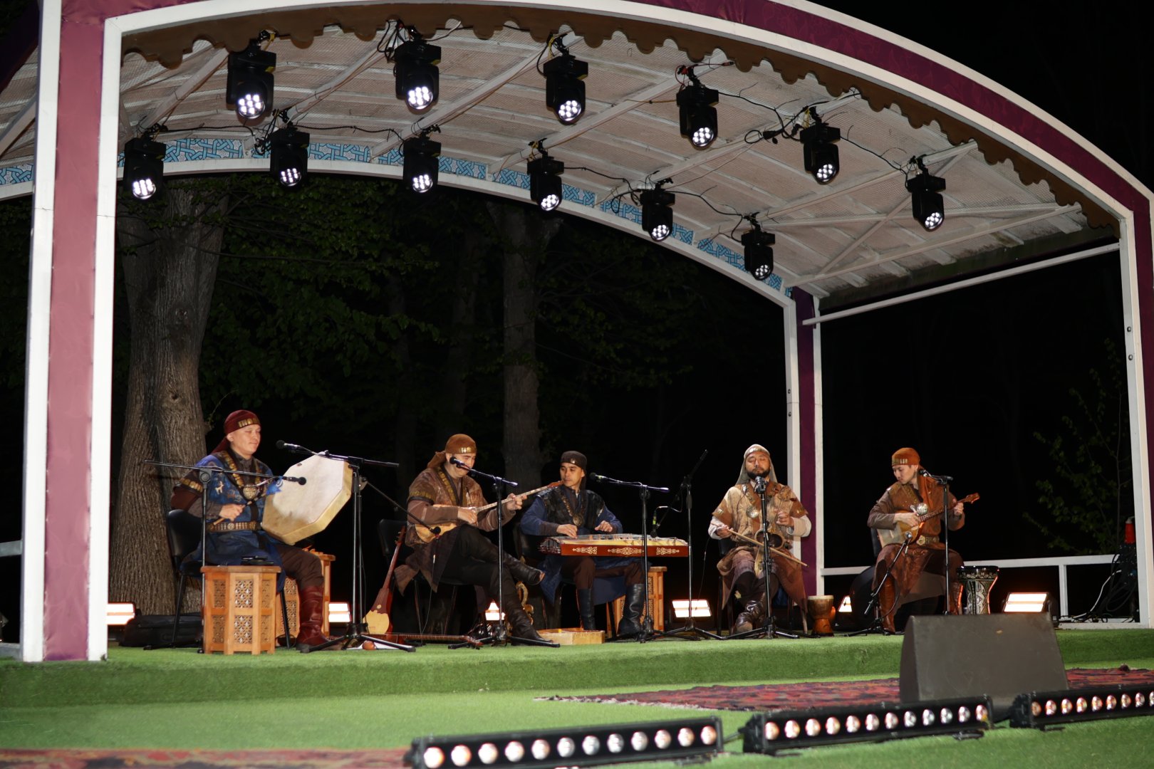 “Turan” Etno-Folk Ansamblı “Xarıbülbül” musiqi festivalında çıxış edib (FOTO/VİDEO)