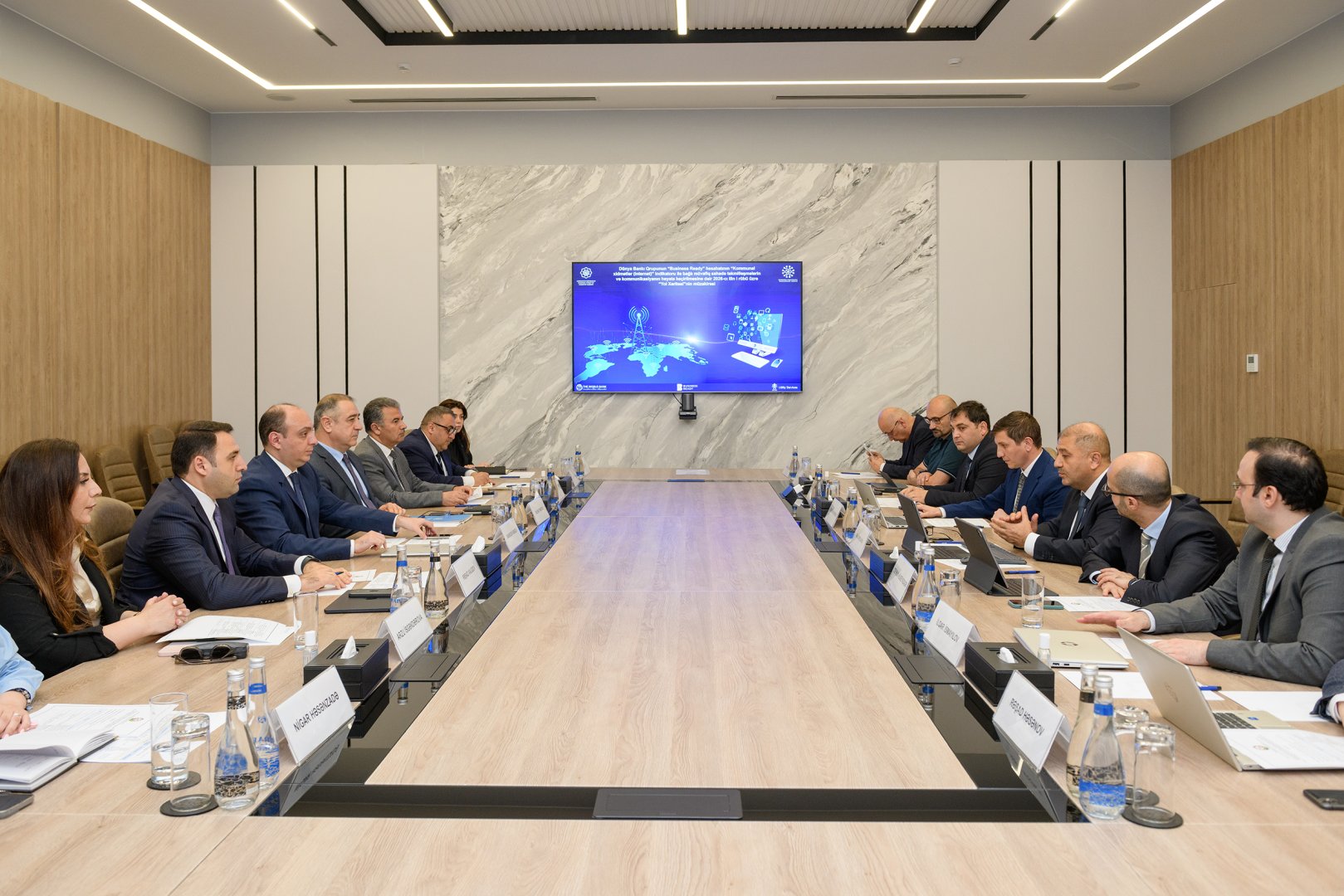 İnternet sahəsində təkmilləşmələrin və kommunikasiyanın həyata keçirilməsi üzrə görülən işlər müzakirə olunub (FOTO)