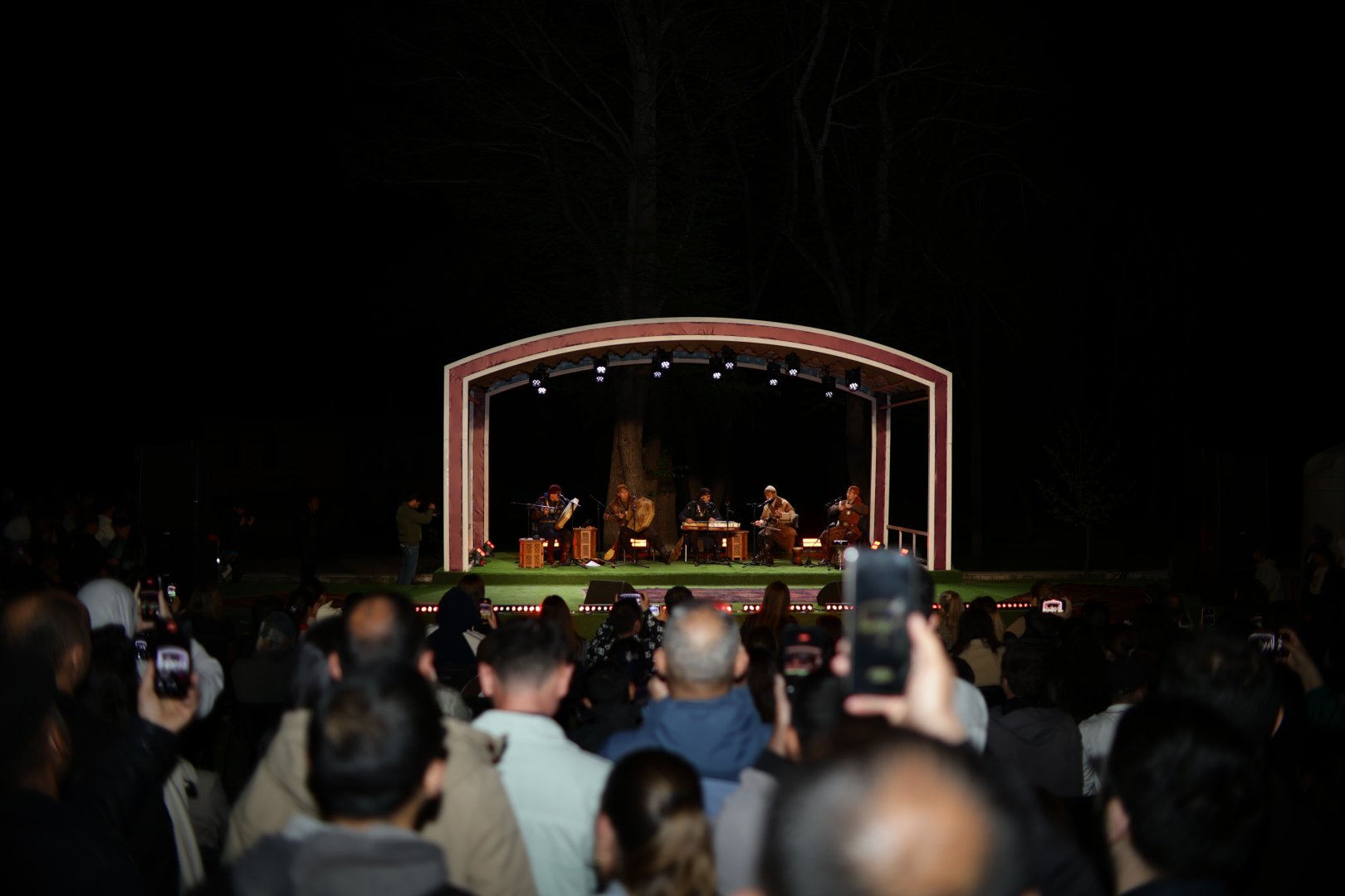 “Turan” Etno-Folk Ansamblı “Xarıbülbül” musiqi festivalında çıxış edib (FOTO/VİDEO)