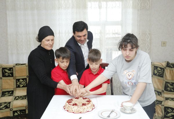 Elnur Rzayev 10 yaşı tamam olan şəhid övladlarını təbrik edib (FOTO)