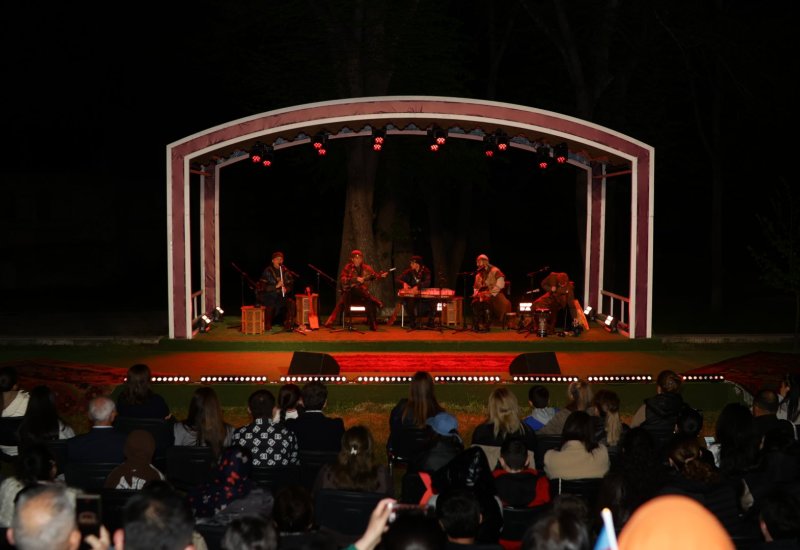 “Turan” Etno-Folk Ansamblı “Xarıbülbül” musiqi festivalında çıxış edib (FOTO/VİDEO)
