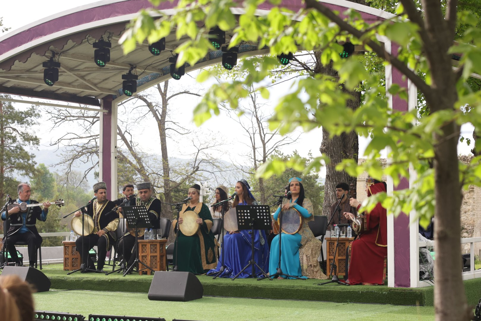 “Xarıbülbül” festivalı Səkinə İsmayılova və tələbələrinin konserti ilə başa çatıb (FOTO/VİDEO)