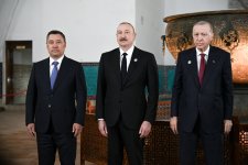 Prezident İlham Əliyev və TDT-nin qeyri-rəsmi Zirvə görüşünün digər iştirakçıları Türküstanda bir sıra mədəni məkanlarla tanış olublar (FOTO) (YENİLƏNİB)